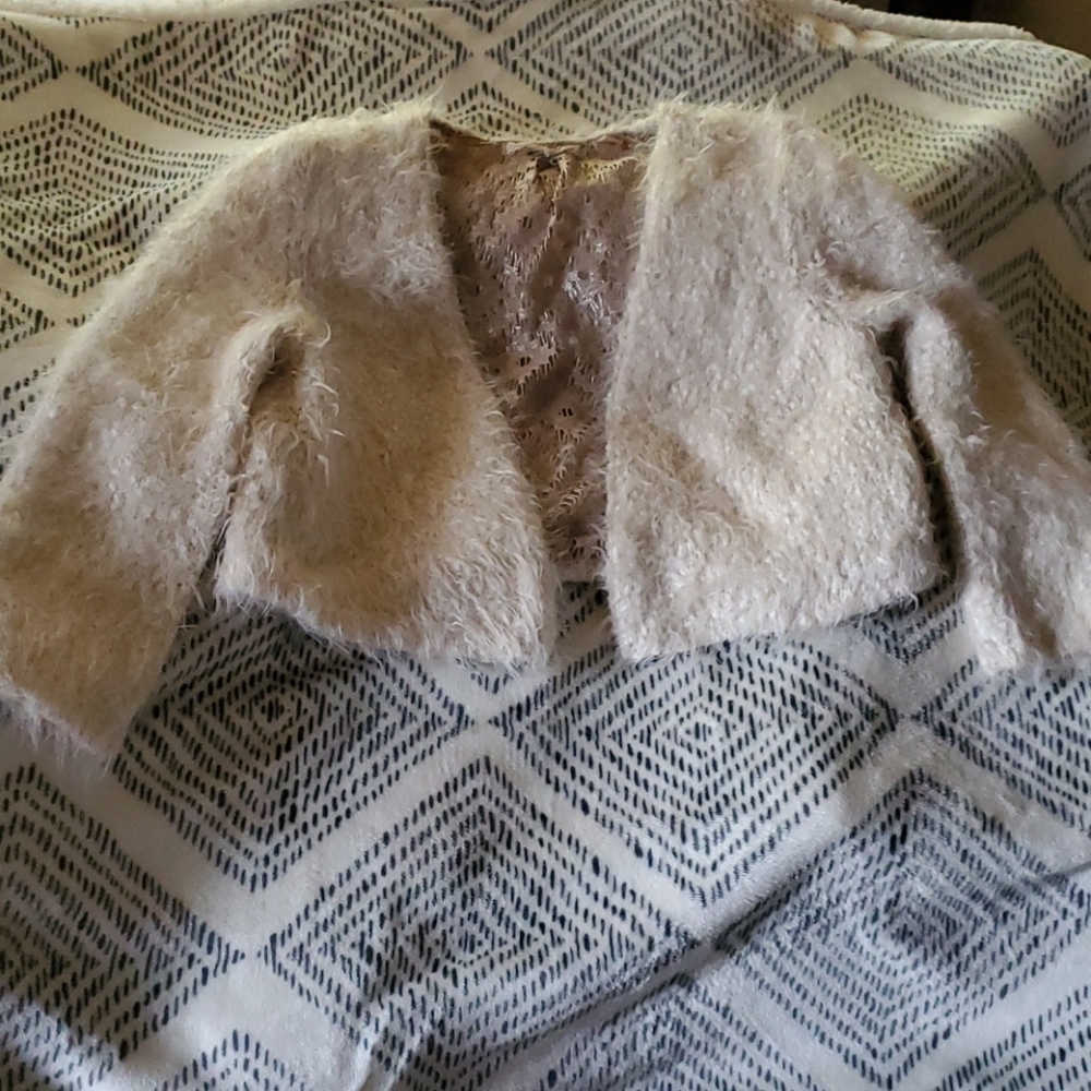 Knitted and knotted creme fuzzy cardigan Size S - Picture 2 of 11